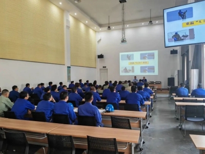 “警鐘長(zhǎng)鳴”，班組全員開(kāi)展“4.25”安全學(xué)習(xí)日